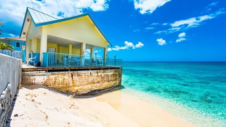 picture of house with sea in background at boggy sand beach