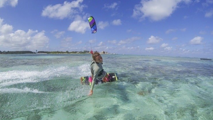 picture of women kitesurfing