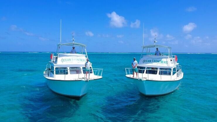 picture of two boats in the sea