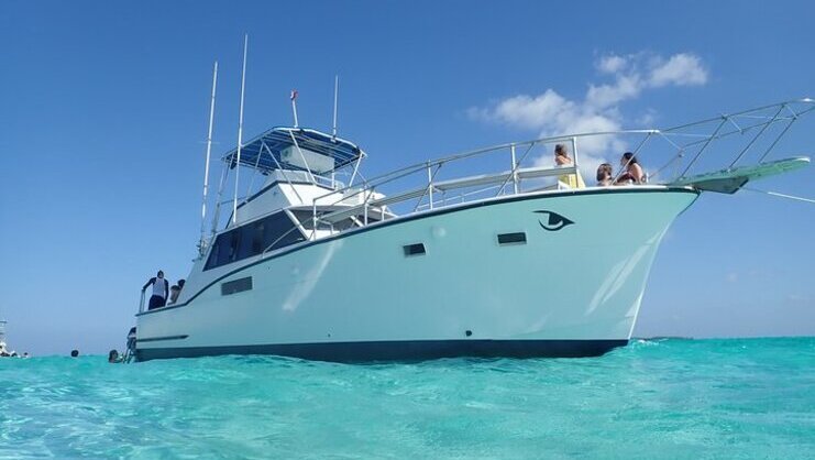 picture of boat in sea